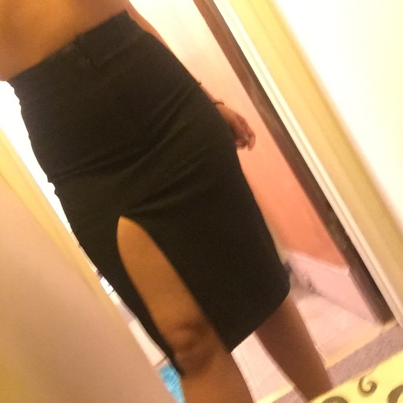 Stretchy Black Pencil Skirt w/High Slit from Guess - Picture 5 of 8